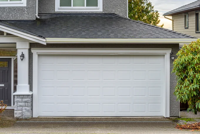 Essential Tips for Maintaining Garage Doors in Florida Homes